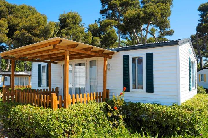 Installation pergola durable Sainte-Suzanne