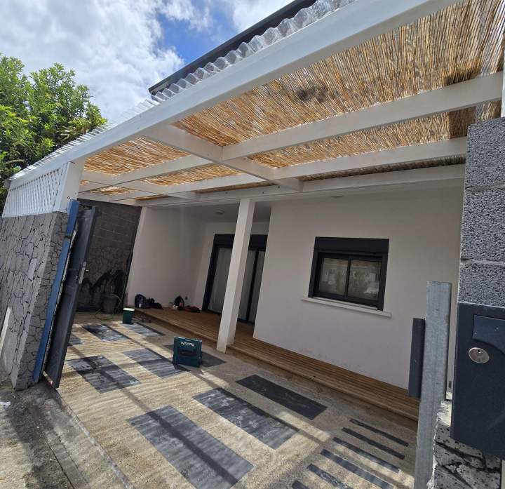 Créez un espace ombragé élégant pour votre extérieur.